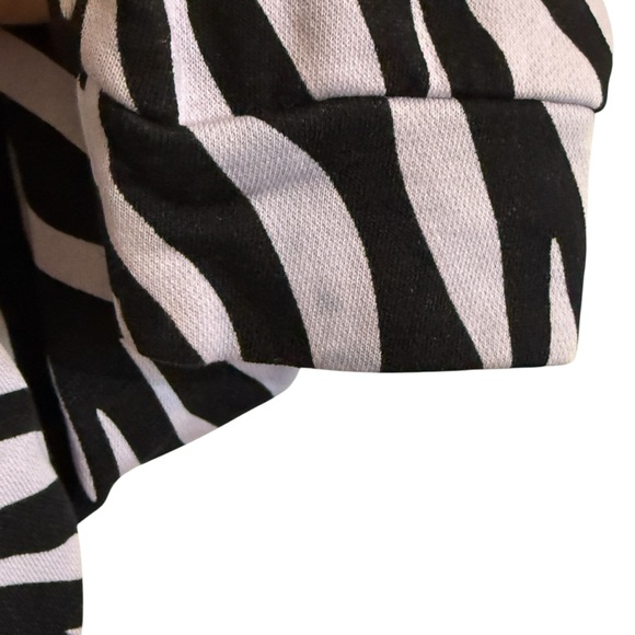 Nike Icon Clash Zebra Print Crew Active Pullover Sweatshirts Women’s Size Medium - Picture 11 of 11